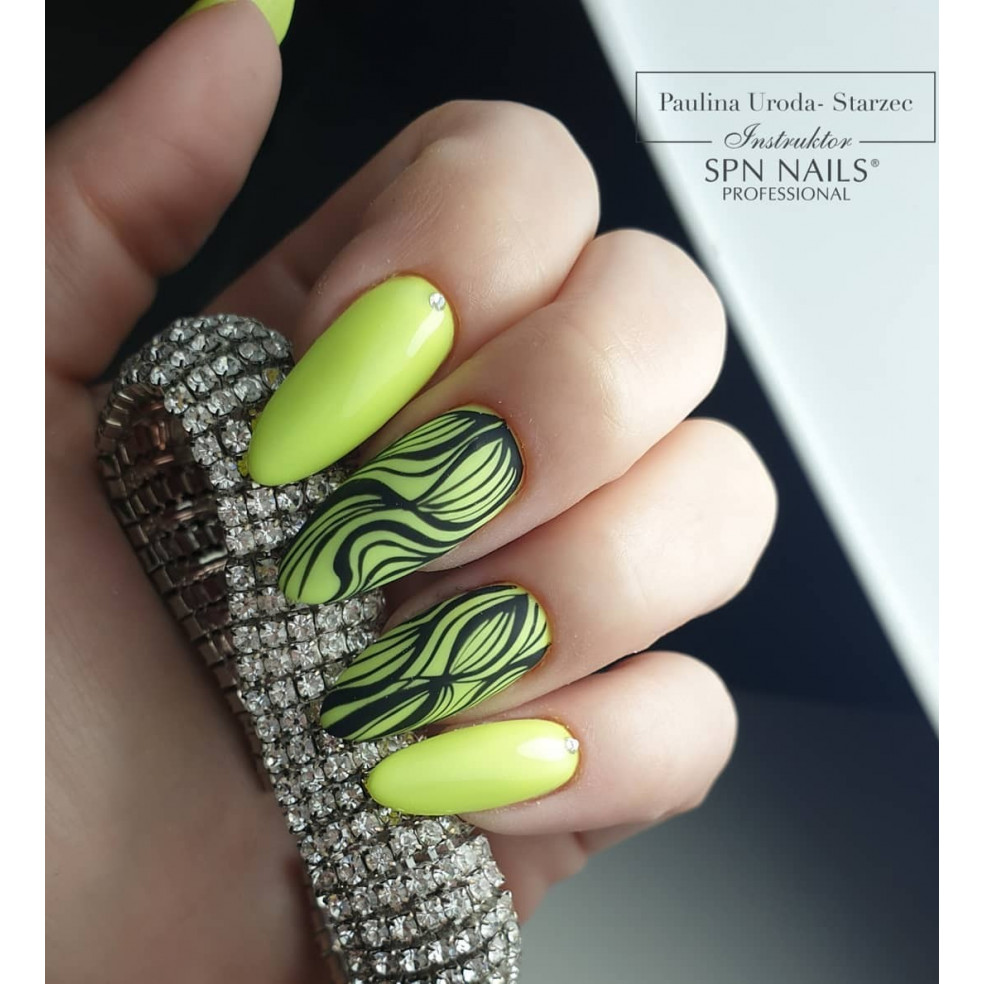 Zdobienie wykonane za pomocą żółtego lakieru hybrydowego Zdobienie wykonane za pomocą żółtego lakieru hybrydowego