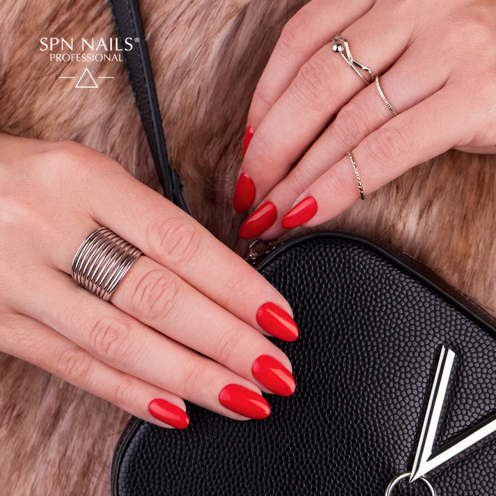 Czerwone paznokcie hybrydowe