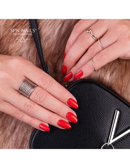 Czerwone paznokcie hybrydowe