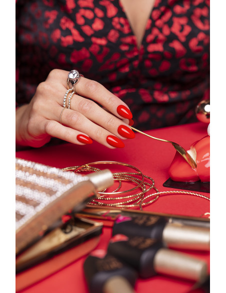 829 Come closer... UV LaQ 8ml