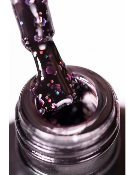 Pędzelek zanurzony w lakierze hybrydowym z wielokolorowym brokatem Pędzelek zanurzony w lakierze hybrydowym z wielokolorowym brokatem