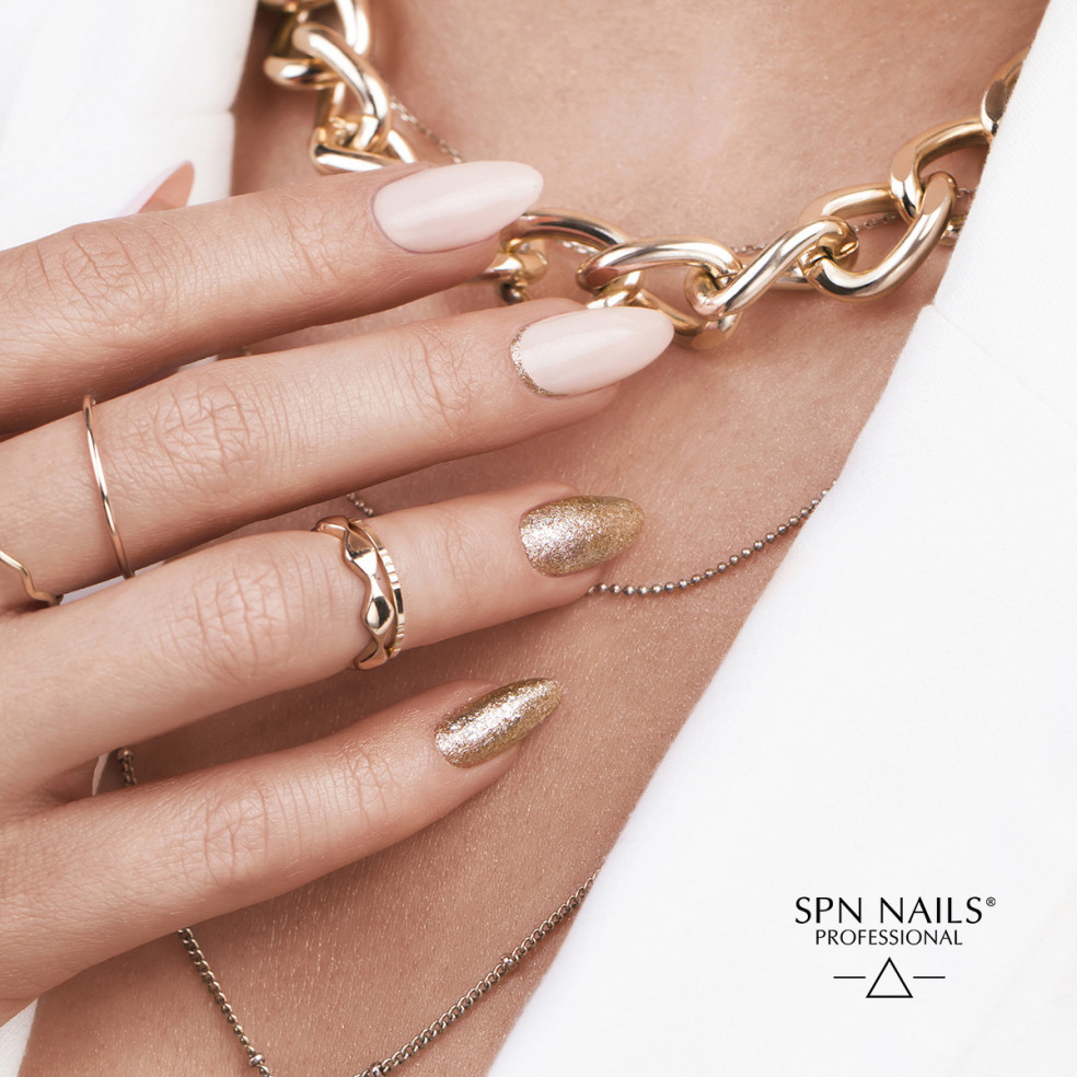 882 Gold & Fame UV LaQ 8ml 882 Gold & Fame UV LaQ 8ml