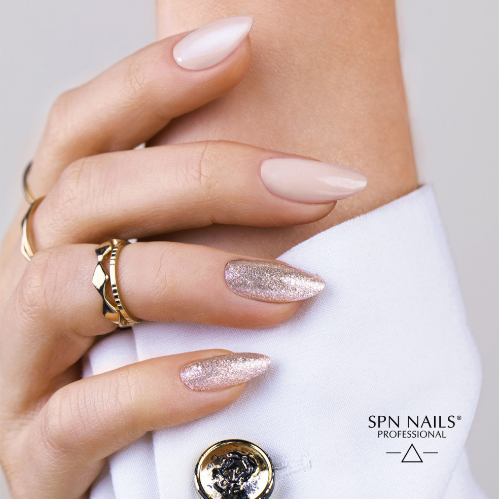 885 Champagne and Caviar UV LaQ 8ml