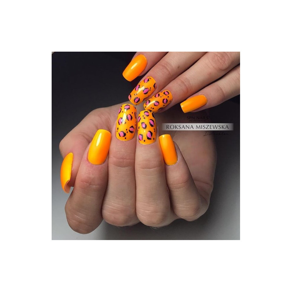 Neonowe pomarańczowe paznokcie hybrydowe Neonowe pomarańczowe paznokcie hybrydowe