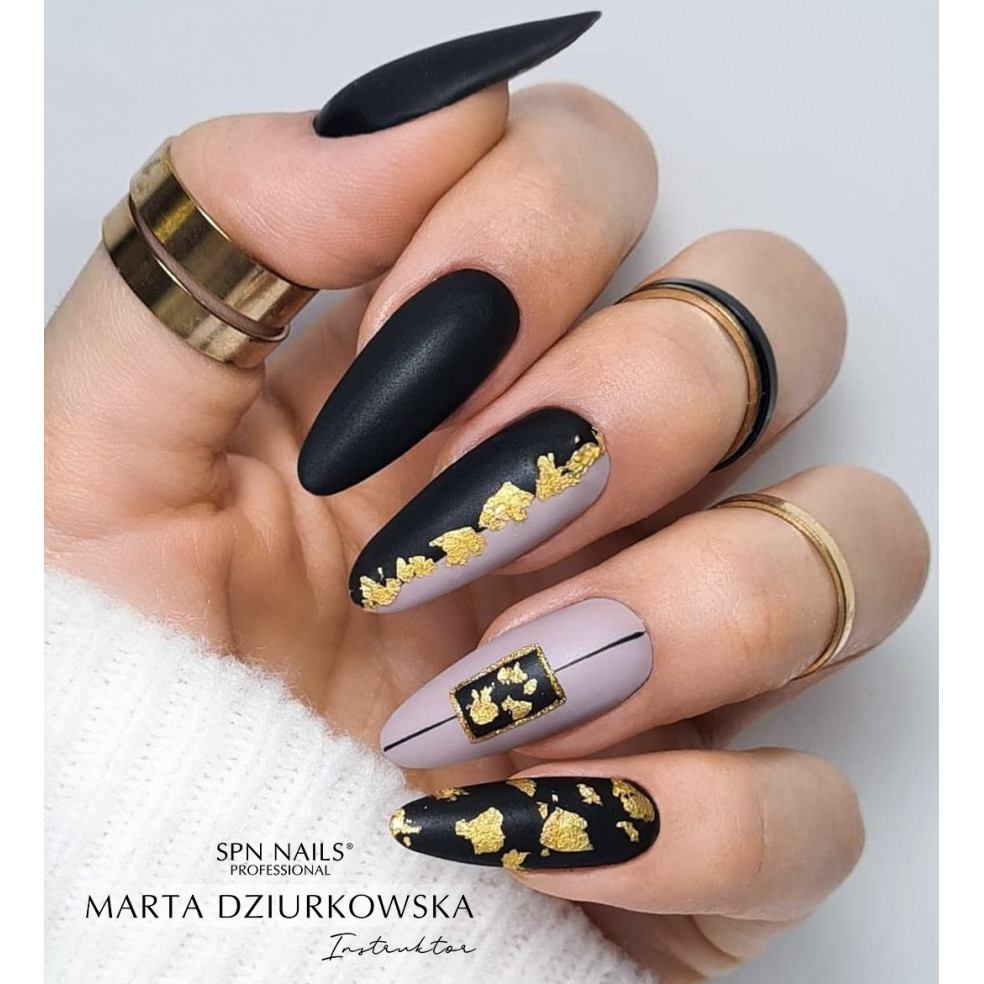 Manicure hybrydowy z wykorzystaniem lakieru hybrydowego w kolorze 511 Nude Manicure hybrydowy z wykorzystaniem lakieru hybrydowego w kolorze 511 Nude