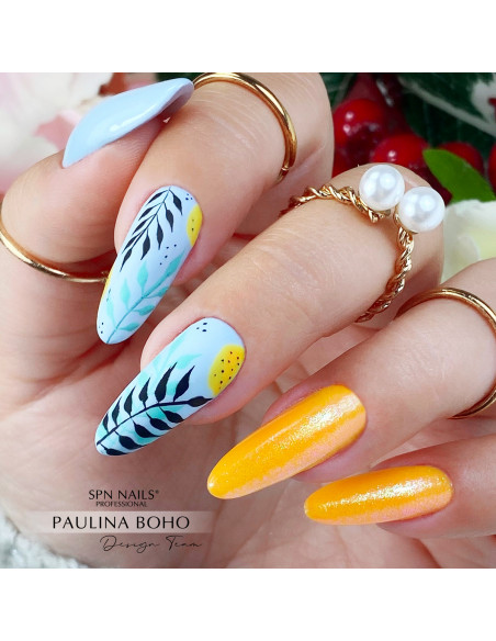 Stylizacja wykonana za pomocą neonowego pomarańczowego lakieru hybrydowego Stylizacja wykonana za pomocą neonowego pomarańczowego lakieru hybrydowego