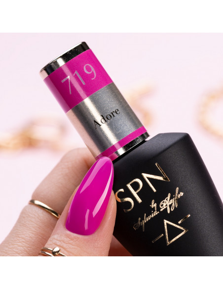 719 Adore UV LaQ 8ml