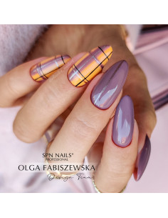 Stylizacja wykonana za pomocą lakieru hybrydowego w kolorze naturalnego nude 601 Brooklyn Bridge