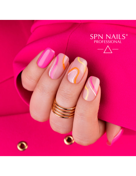 Manicure hybrydowy z wykorzystaniem cukierkowo różowego lakieru hybrydowego.