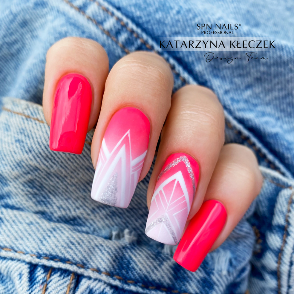 Manicure hybrydowy z wykorzystaniem czerwonej hybrydy