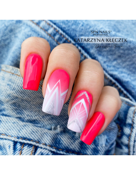 Manicure hybrydowy z wykorzystaniem czerwonej hybrydy