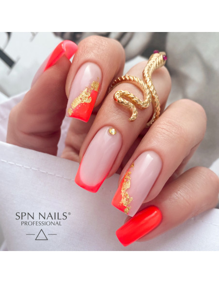 French manicure namalowany lakierem hybrydowym w kolorze neonowym czerwonym French manicure namalowany lakierem hybrydowym w kolorze neonowym czerwonym