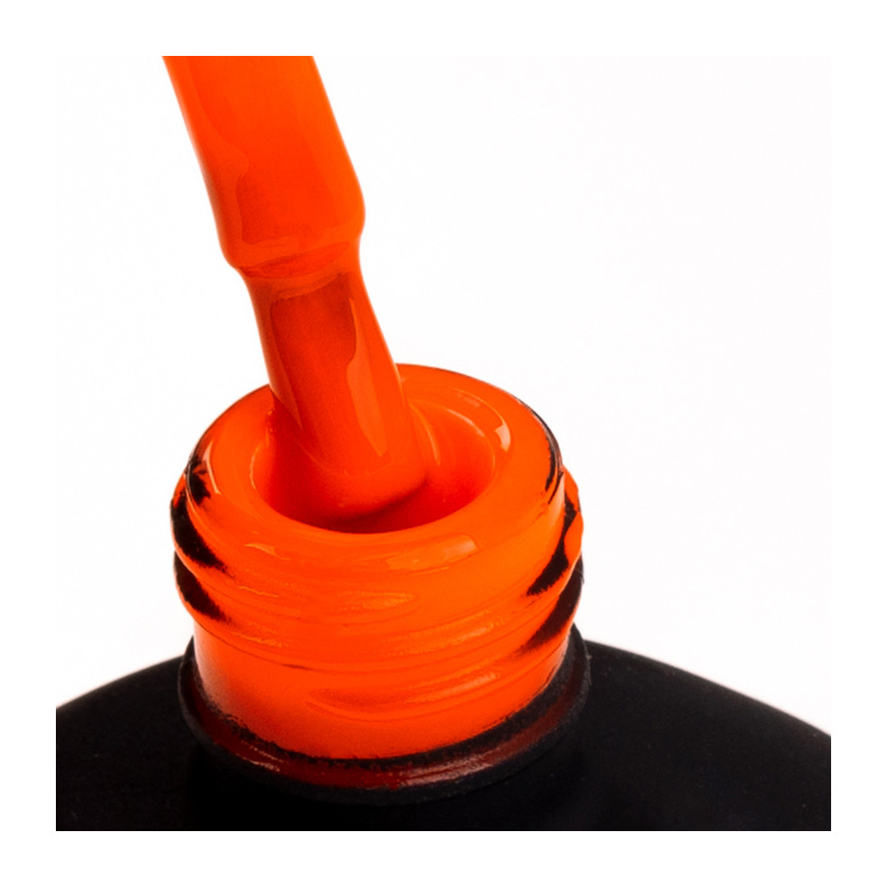 Pędzelek zanurzony w neonowym pomarańczowym lakierze hybrydowym