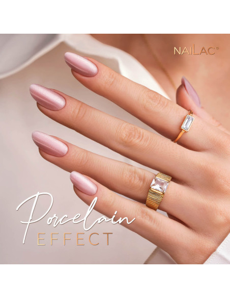 Manicure hybrydowy. Paznokcie pomalowane lakierem cat eye z efektem porcelany w kolorze różowym Manicure hybrydowy. Paznokcie pomalowane lakierem cat eye z efektem porcelany w kolorze różowym