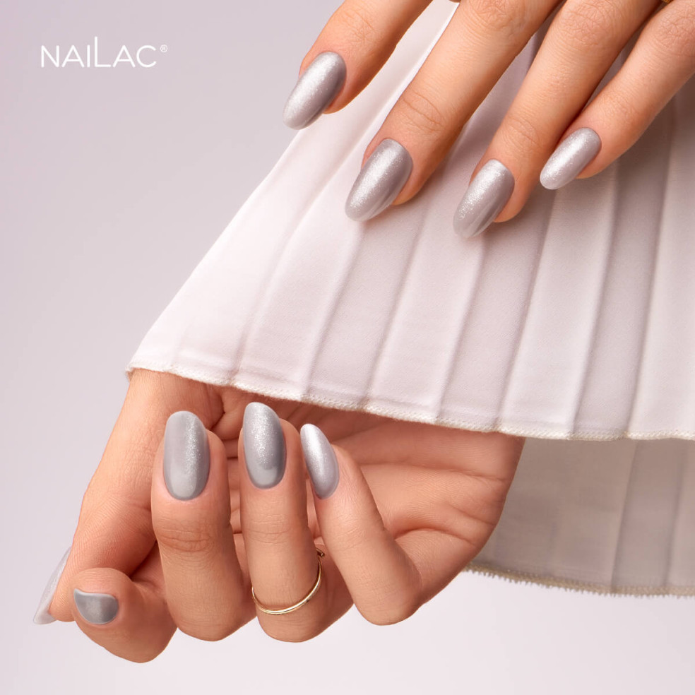 Srebrny manicure hybrydowy Srebrny manicure hybrydowy