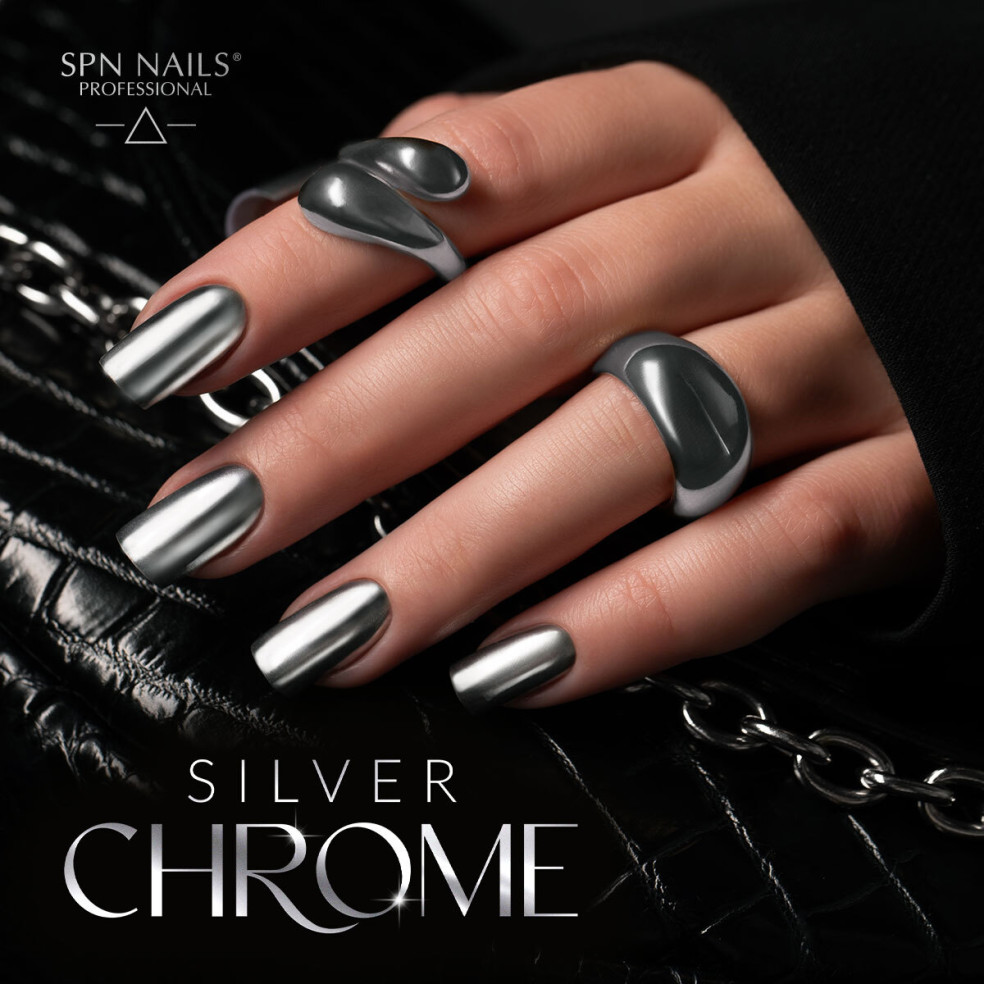 Manicure hybrydowy. Paznokcie pomalowane lakierem hybrydowym z efektem srebrej tafli - Silver Chrome Manicure hybrydowy. Paznokcie pomalowane lakierem hybrydowym z efektem srebrej tafli - Silver Chrome