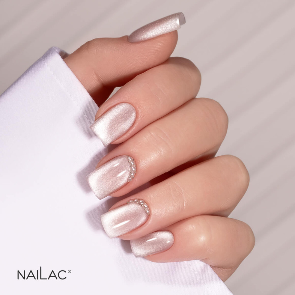 Paznokcie z topem hybrydowym Cat Eye Pearl z efektem flash Paznokcie z topem hybrydowym Cat Eye Pearl z efektem flash