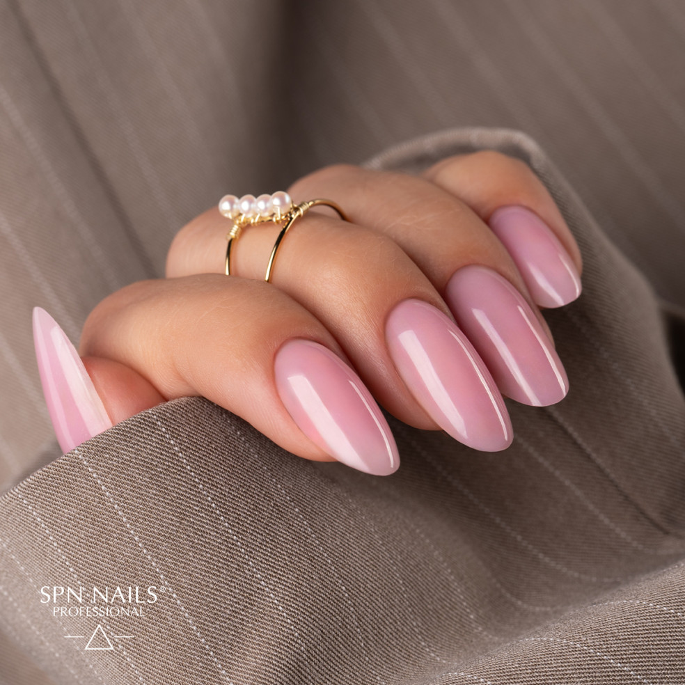 Paznokcie przedłużone żelem z pamięcią cieczy TiXo Gel w kolorze różowym