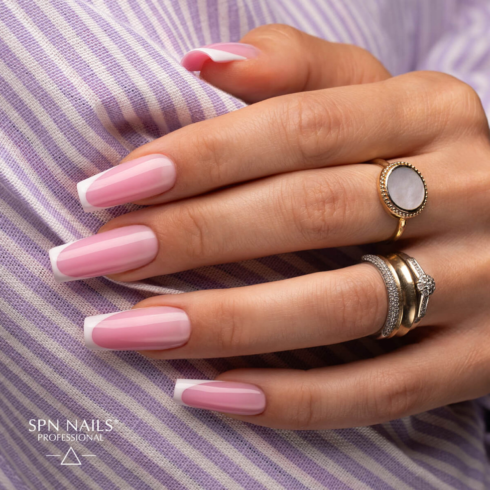 Stylizacja wykonana różowym żelem z tiksotropią SPN TiXo Gel Cover Rose