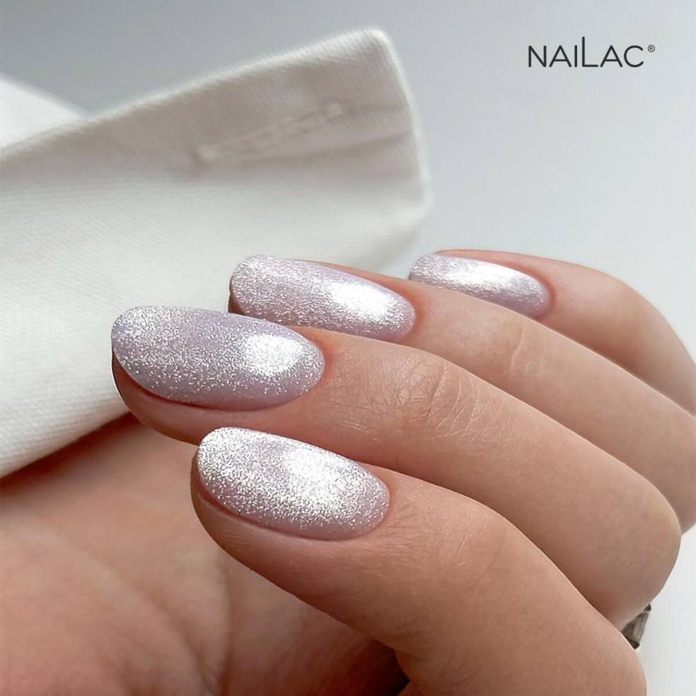 Manicure hybrydowy z efektem cat eye