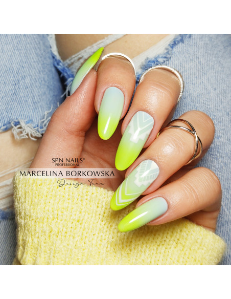 704 Neon Lemon UV LaQ 8ml - Expiration date 08/2026