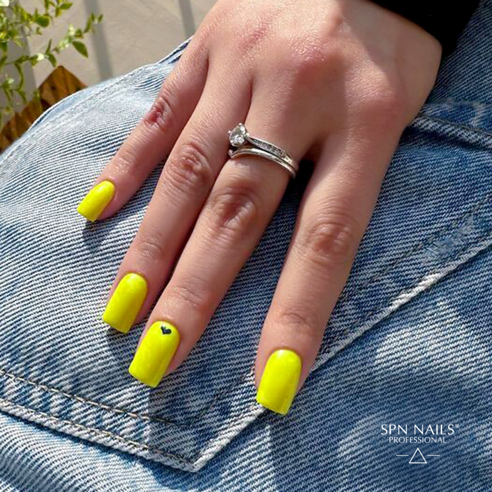 704 Neon Lemon UV LaQ 8ml -...