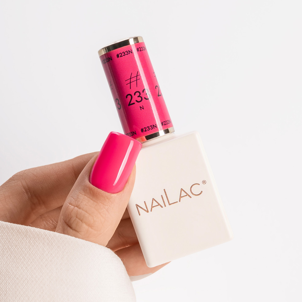 kciuk pomalowany kolorem #233N NaiLac