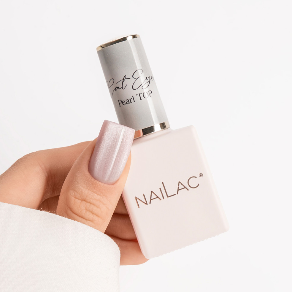 kciuk pomalowany topem Cat Eye Pearl NaiLac