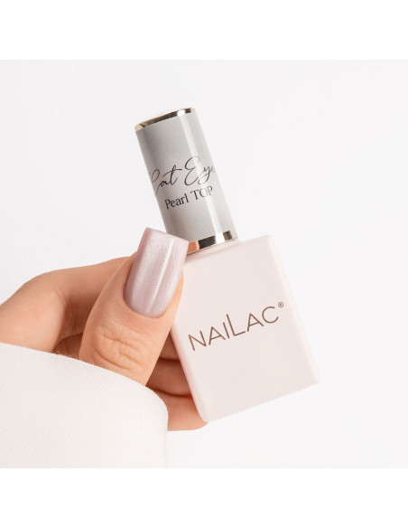 kciuk pomalowany topem Cat Eye Pearl NaiLac