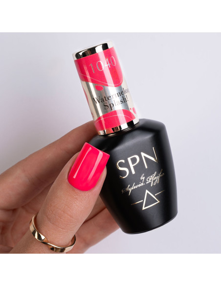 kciuk pomalowany neonowym lakierem 1040 Watermelon Splash!