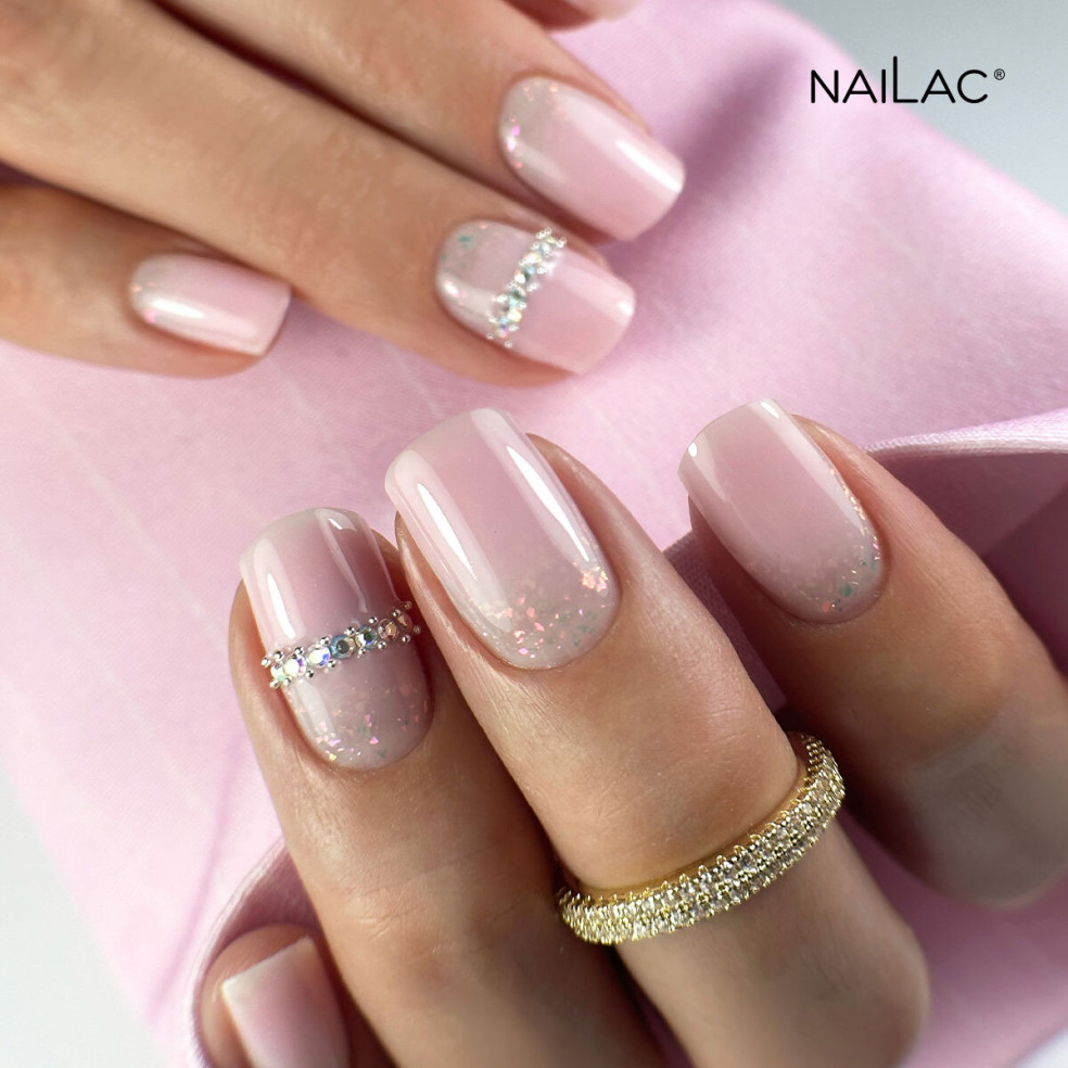 Crystal Kiss Gel NaiLac - princess manicure z opalizującym wykończeniem i biżuterią
