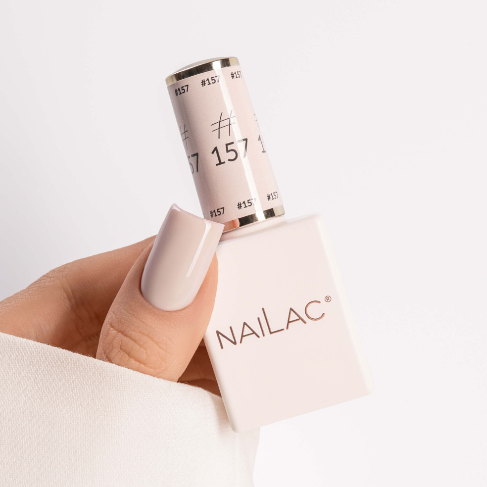 kciuk pomalowany beżowym lakierem #157 NaiLac