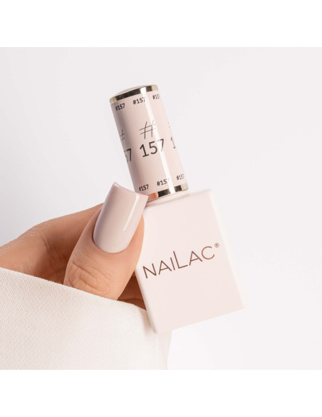 kciuk pomalowany beżowym lakierem #157 NaiLac