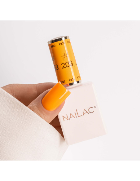 kciuk pomalowany pomarańczowym lakierem #203 NaiLac