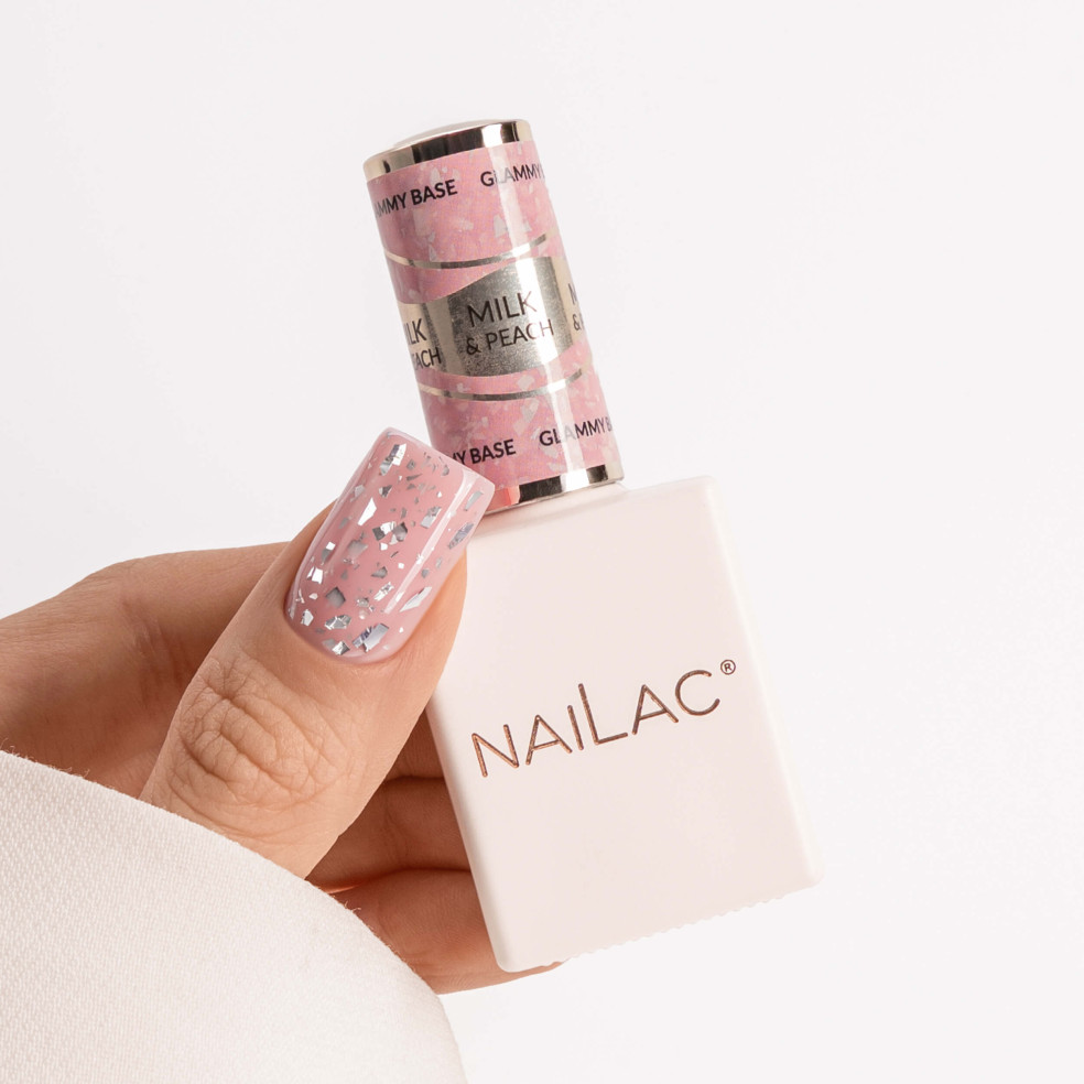 kciuk pomalowany bazą kauczukową Glammy Base Milk&Peach NaiLac