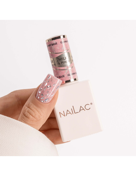 kciuk pomalowany bazą kauczukową Glammy Base Milk&Peach NaiLac