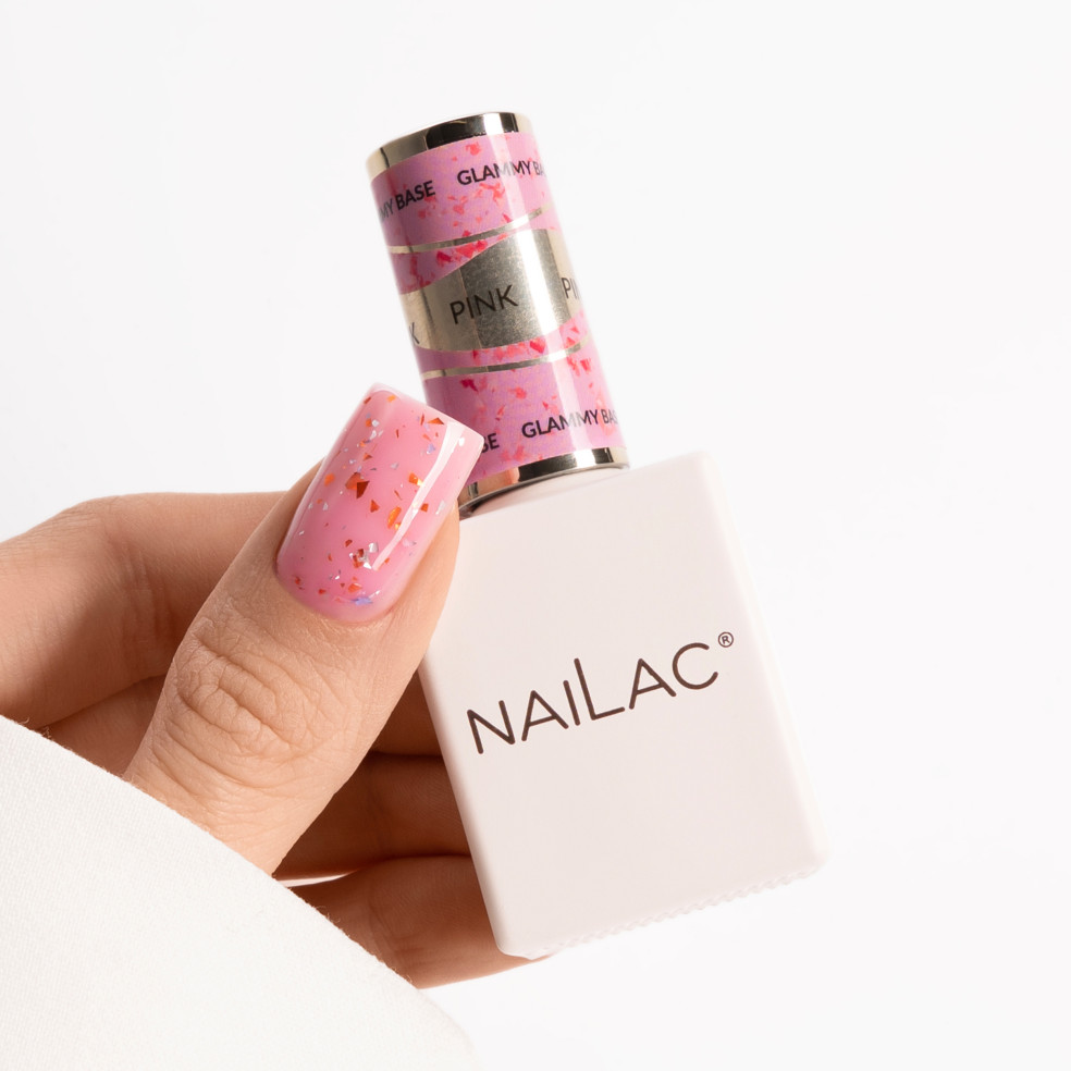 kciuk pomalowany bazą Glammy Base Pink