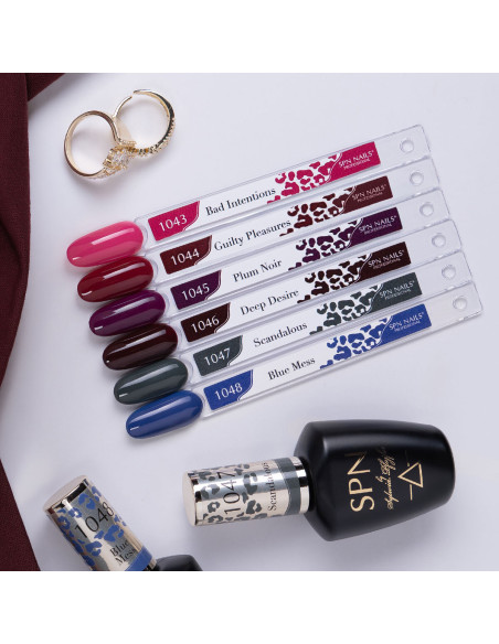 Wzorniki kolorów lakierów hybrydowych z jesiennej kolekcji Dark Desires SPN Nails, w tym 1048 Blue Mess