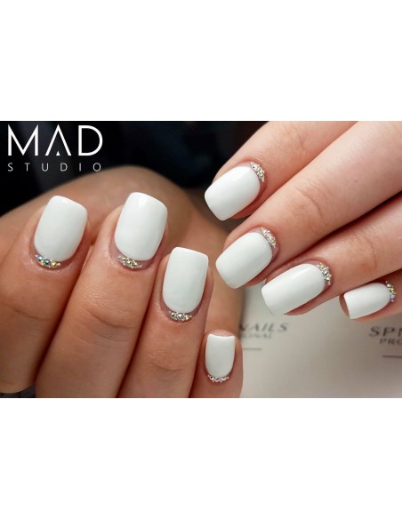 Manicure hybrydowy wykonany białym lakierem 502 My Wedding Dress Manicure hybrydowy wykonany białym lakierem 502 My Wedding Dress