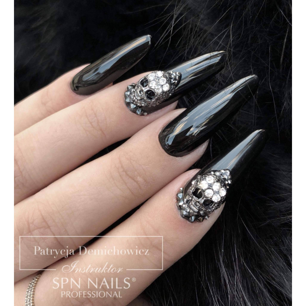 Manicure hybrydowy czarny z ozdobami Manicure hybrydowy czarny z ozdobami