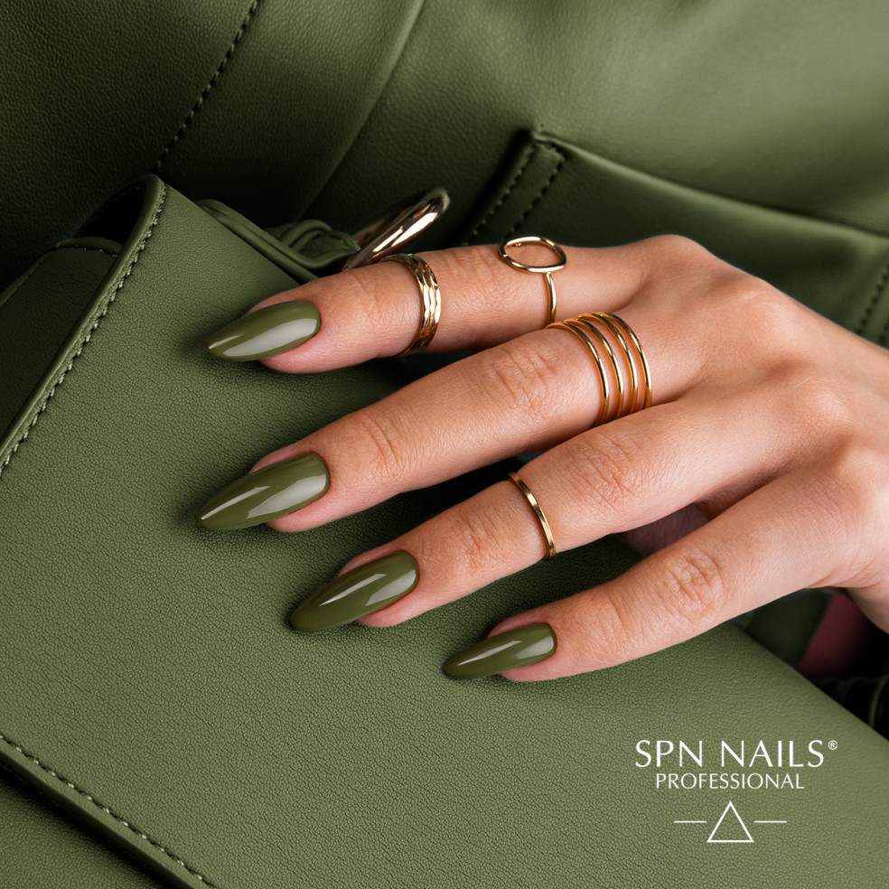 Zielone paznokcie hybrydowe