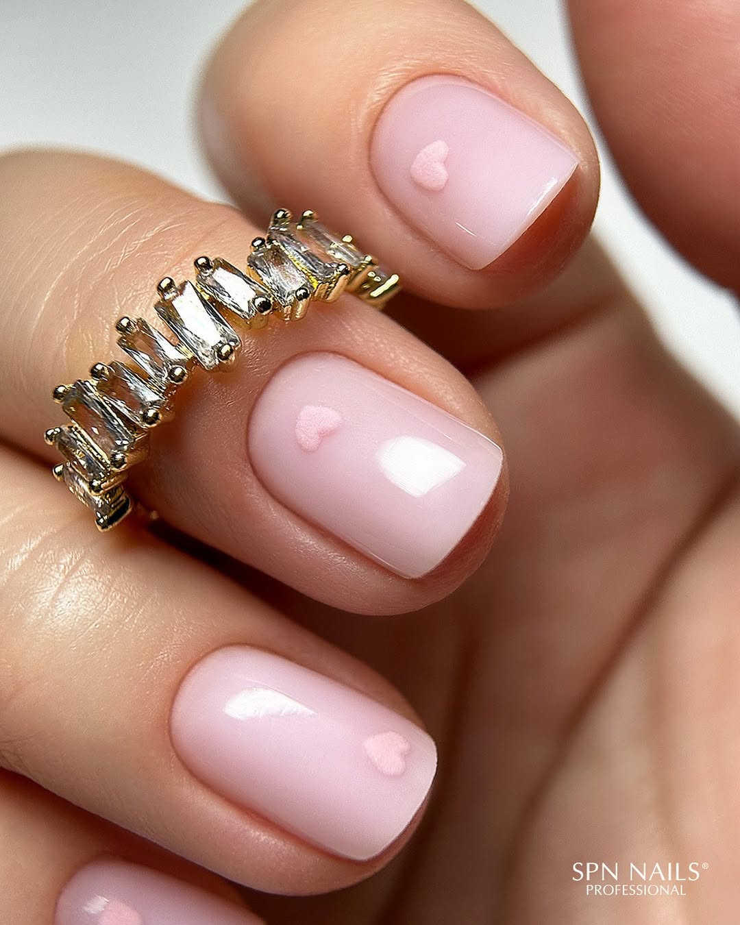 Stylizacja wykonana żelem w butele